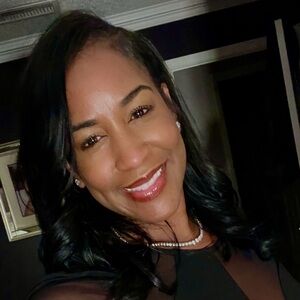 Meet your Posher, Adrienne